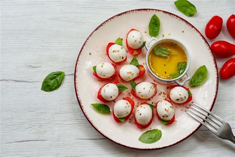  Muffuletta: Uma Sinfonia Explosiva de Sabores Mediterrâneos em um Pão Redondo Gigante!